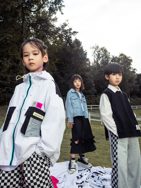 洛小米童装品牌2022春夏撞色日系潮流运动风宽松外套