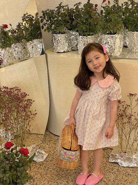 洛小米童装品牌2022夏季粉色娃娃领复古风森系连衣裙