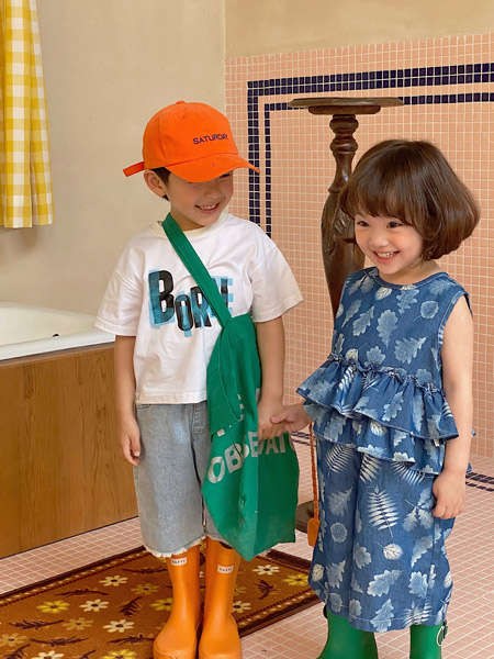 洛小米童装品牌2022夏季蓝色复古风印花无袖连衣裙