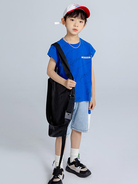 洛小米童装品牌2022夏季蓝色时尚宽松潮百搭字母T恤