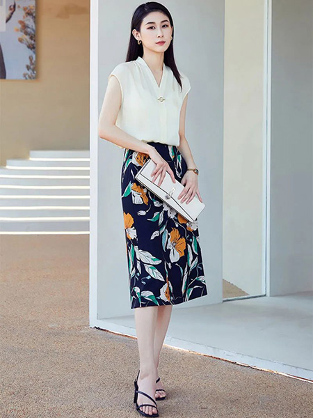 西纳维思女装品牌2022夏季日系复古风印花高腰半身裙