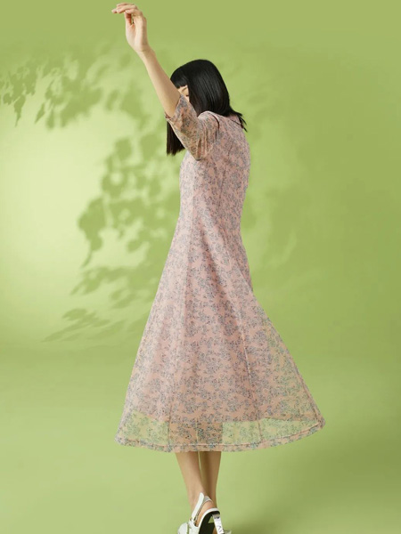 艾璞琪女装品牌2022夏季粉色日系雪纺小碎花连衣裙