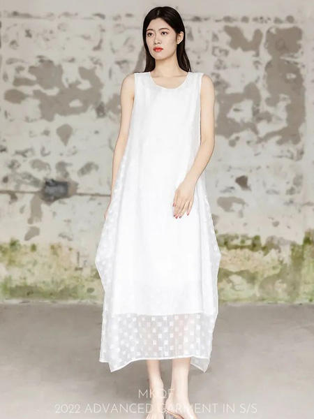 米可秋赋女装品牌2022夏季白色波点不规则U领连衣裙