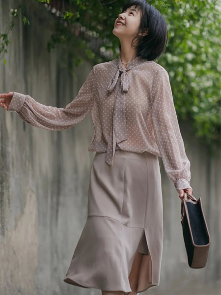 那禾NAHE女装品牌2022夏季粉色系带波点气质小衫
