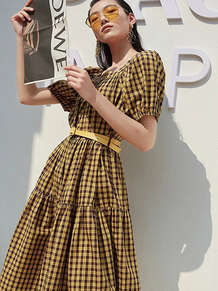 吉米赛欧女装品牌2022夏季黄色灯笼袖格纹俏皮连衣裙