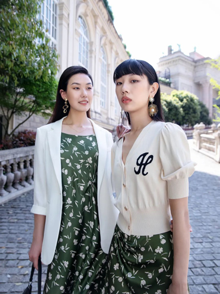 JUST&TH女装品牌2022夏季韩版气质V领小香风针织衫