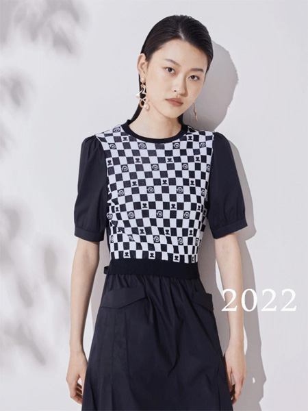 JUST&TH女装品牌2022夏季黑白棋盘格气质时尚上衣