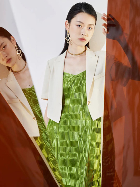 JUST&TH女装品牌2022夏季纯色简约日系英伦西装