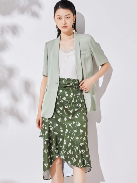 JUST&TH女装品牌2022夏季绿色不规则高腰百搭半身裙