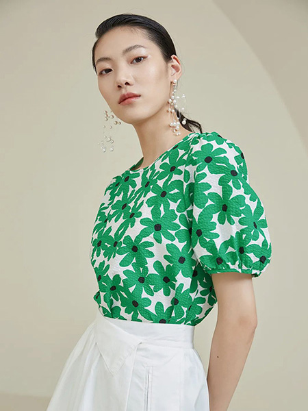 吉米賽歐女裝品牌2022夏季綠色印花森系燈籠袖上衣