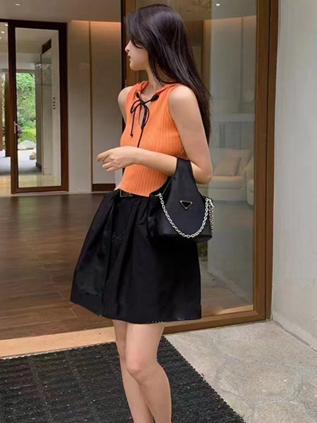 尼赫菲威廉希尔中文网品牌2022夏季黑色女神高腰时尚半身裙