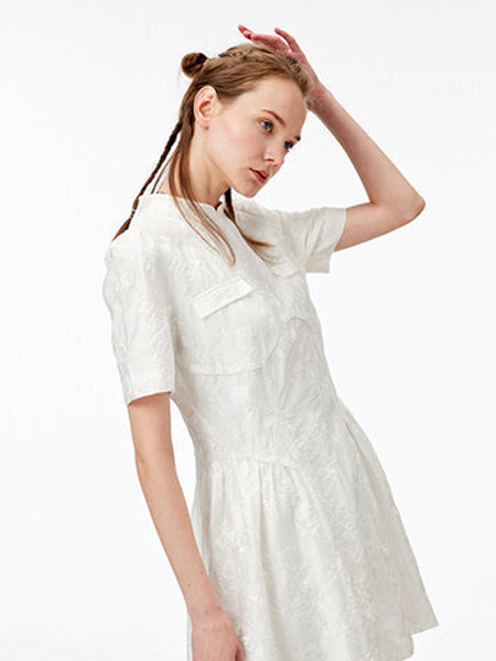 Keine Siege女装品牌2022夏季白色小香风文艺范短款连衣裙