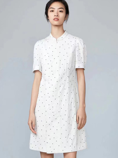 贝洛安女装品牌2022夏季中国风立领波点连衣裙