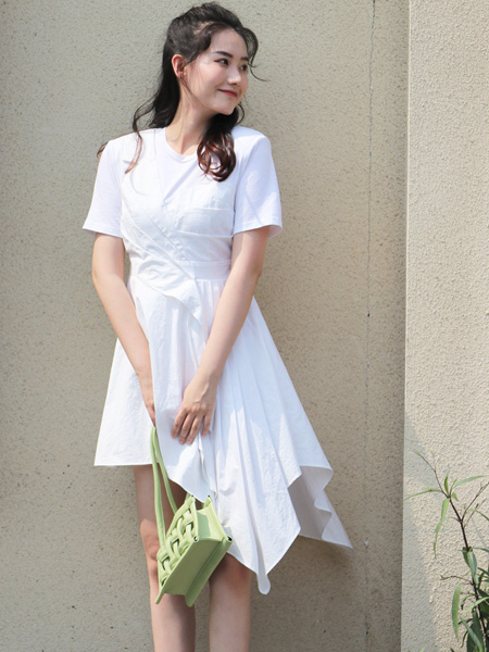 韩蔻KORIKOO女装品牌2022夏季设计感短袖舒适连衣裙