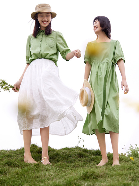 堓上女装品牌2022夏季绿色灯笼袖方领法式连衣裙