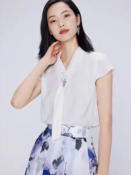 粉蓝时尚威廉希尔中文网品牌2022夏季日系女神V领上衣