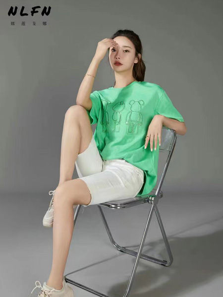 娜莲斐娜女装品牌2022夏季俏皮舒适弹性T恤