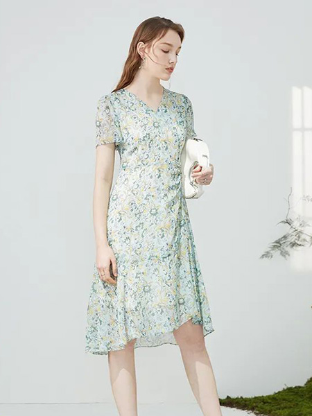 臣枫女装品牌2022夏季气质森系薄款连衣裙