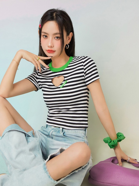 chuu女装品牌2022夏季条纹镂空可爱T恤