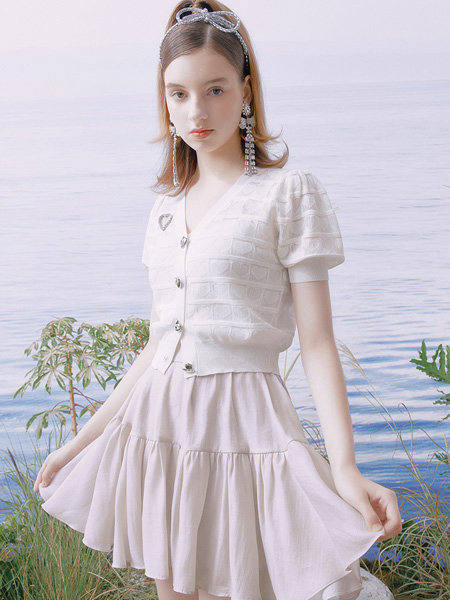糖力潮品(TAMMYTANGS)女装品牌2022夏季V领爱心气质针织衫