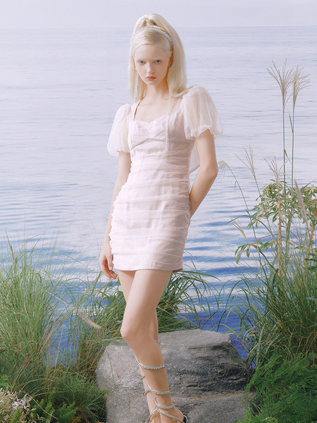 糖力潮品(TAMMYTANGS)女装品牌2022夏季褶皱显瘦甜美风连衣裙