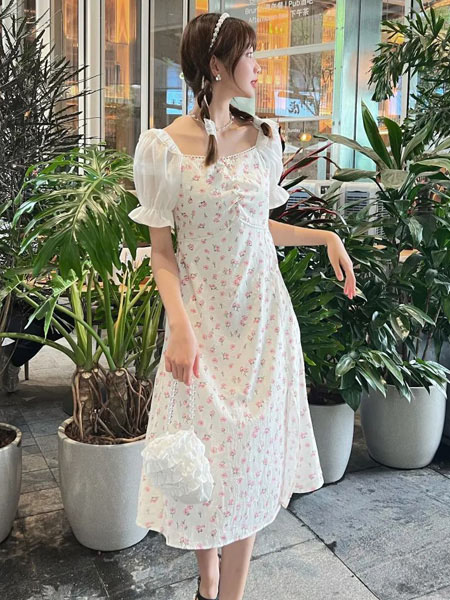 阿凡卓AFZO女装品牌2022夏季法式方领灯笼袖连衣裙
