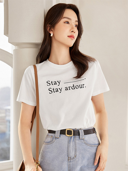 对白女装品牌2022夏季潮流街头风字母T恤