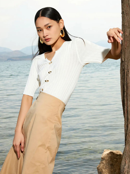 歌锦女装品牌2022夏季贴身舒适柔软针织衫