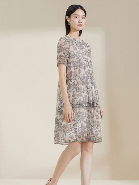 雅迪斯女装品牌2022夏季阔型清凉复古连衣裙