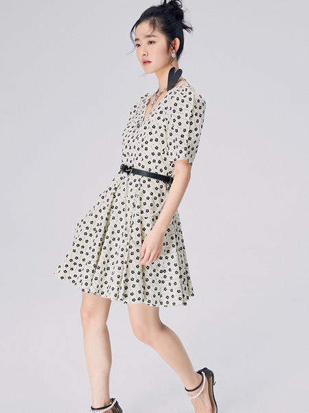 N-ONE女装品牌2022夏季V领减龄气质连衣裙