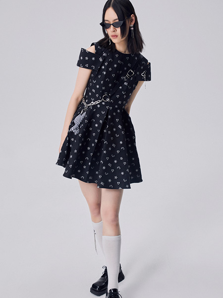 N-ONE女装品牌2022夏季镂空名媛印花连衣裙