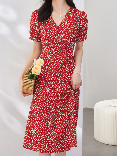 欧莎女装品牌2022夏季法式V领度假风连衣裙
