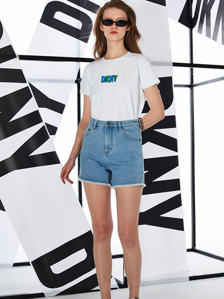 DKNY唐可娜儿女装品牌2022夏季休闲毛边高腰牛仔裤