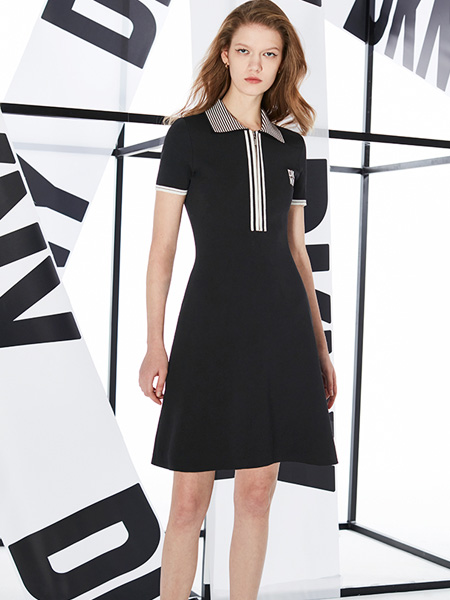 DKNY唐可娜儿女装品牌2022夏季显瘦条纹收腰连衣裙