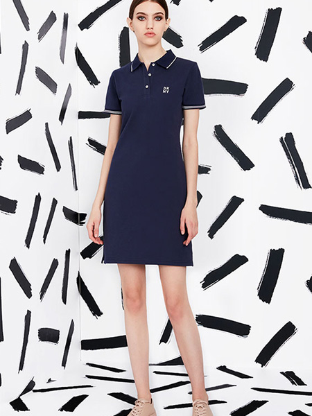 DKNY唐可娜儿女装品牌2022夏季运动风弹力舒适连衣裙