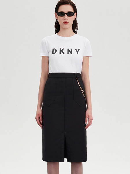 DKNY唐可娜儿女装品牌2022夏季链条开叉高腰半身裙