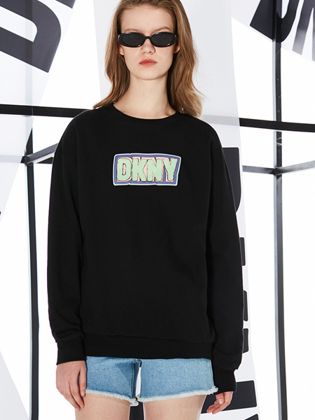 DKNY唐可娜儿女装品牌2022春季慵懒风街头风字母卫衣