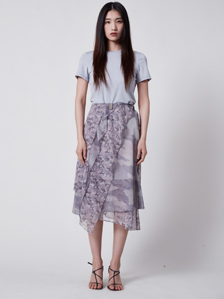 张莉女装品牌2022夏季设计感复古高腰半身裙