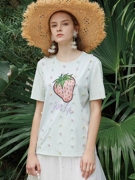 Coven Garden哥文花园女装品牌2022夏季草莓印花减龄T恤