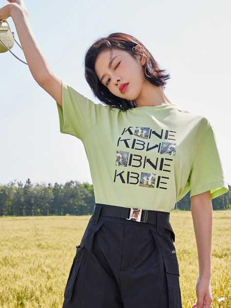 卡贝奈尔女装品牌2022夏季字母宽松潮流T恤