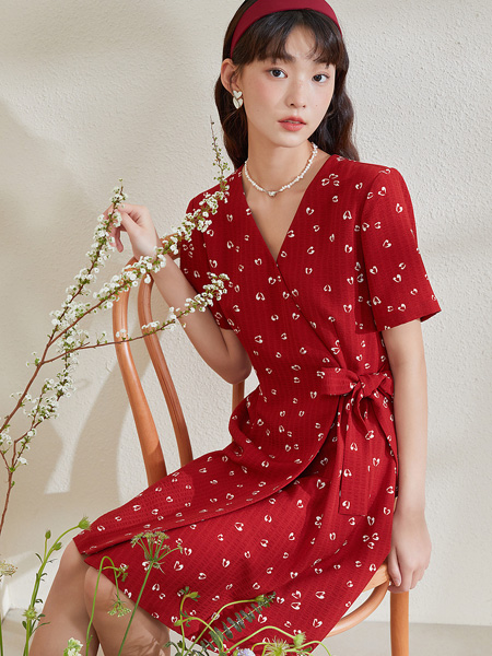 卡贝奈尔女装品牌2022夏季围裹式绑带印花连衣裙