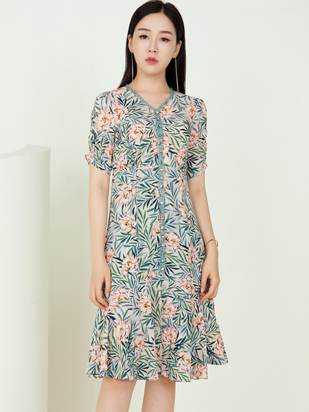 圣可尼女装品牌2022夏季韩版V领排扣连衣裙