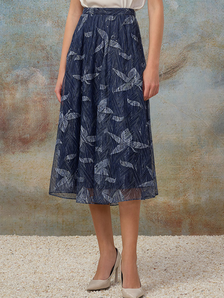 圣可尼女装品牌2022夏季轻薄压褶长款半身裙