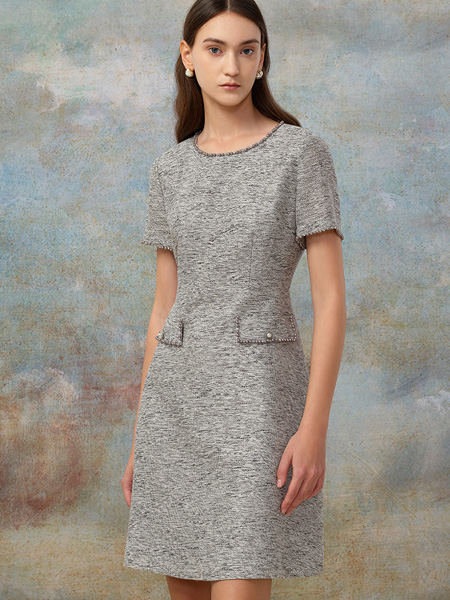 圣可尼女装品牌2022夏季小香风女神钉珠连衣裙
