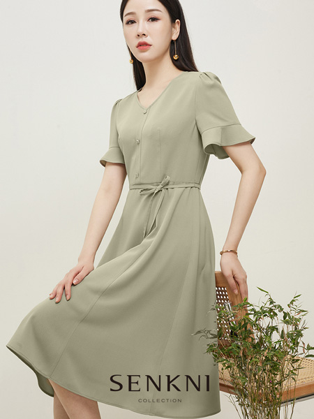 圣可尼女装品牌2022夏季简约清凉气质连衣裙