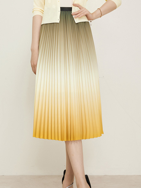 圣可尼女装品牌2022夏季高腰压褶渐变色半身裙