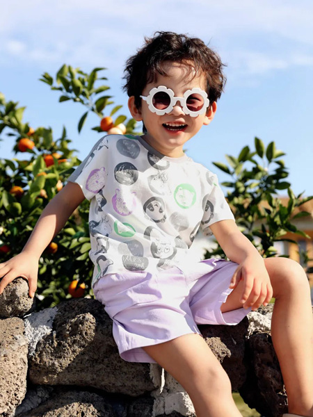 摩米童裝品牌2022夏季滿印個性潮童T恤
