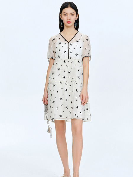 迪赛尼斯女装品牌2022夏季清凉薄款印花连衣裙