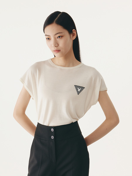 荷比俪女装品牌2022夏季舒适薄款透气T恤