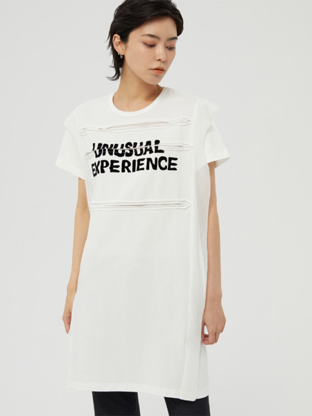 依迪索女装品牌2022夏季字母街头风潮流T恤